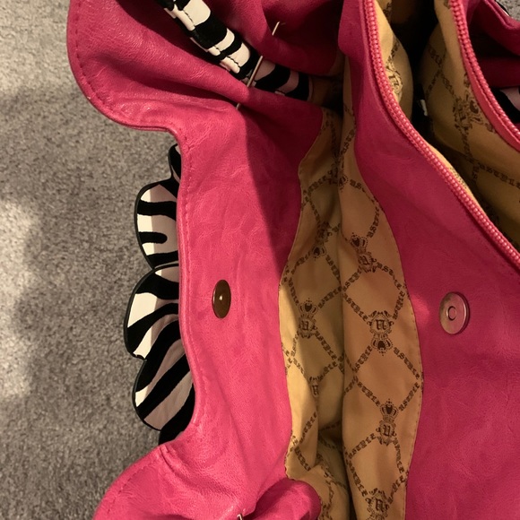 “Tãgs” Handbag - Picture 4 of 6